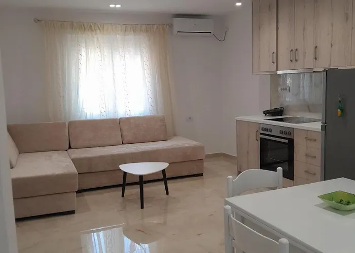 Apartment Mamos Sarandë